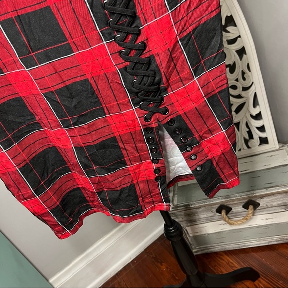 Torrid Mini Studio Luxe Ponte Lace-Up Plaid Pencil Skirt Size NWOT 2X Red Black - Picture 6 of 10